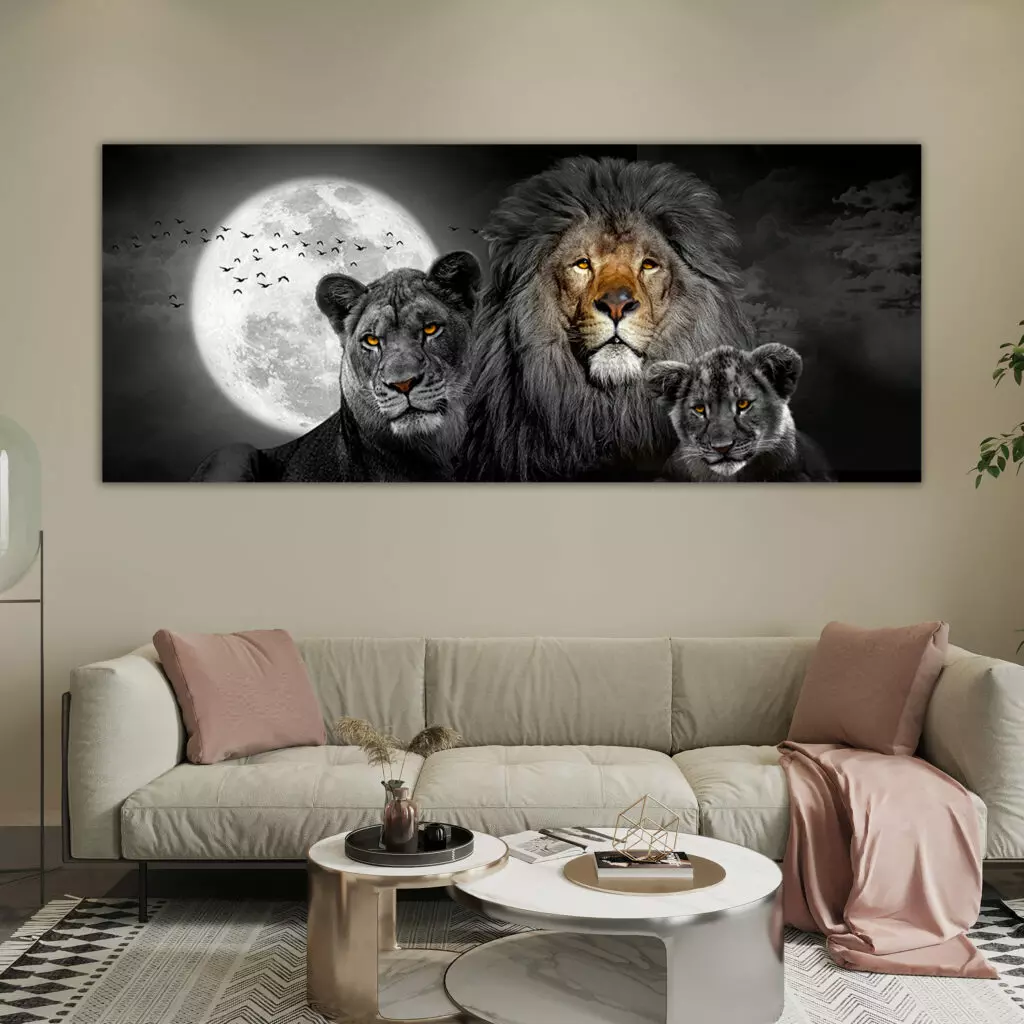 משפחת אריות בליל ירח מלא